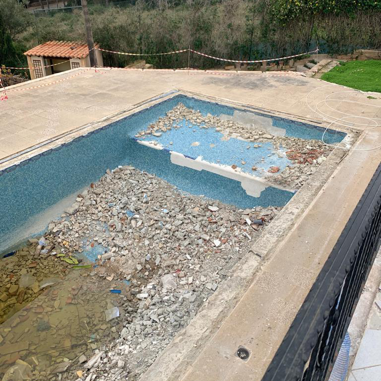 Piscina derrumbada